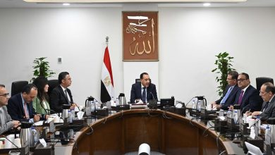 رئيس الوزراء يعقد اجتماعاً لبحث واستعراض فرص وتحديات صناعة السكر