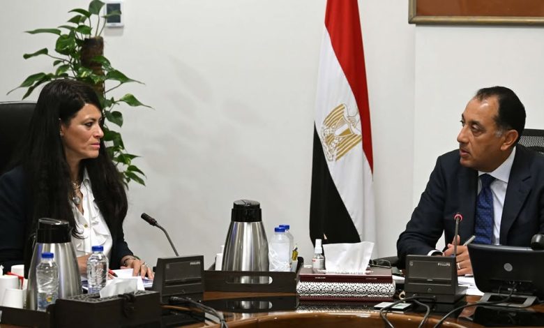 رئيس الوزراء يتابع مع وزيرة التخطيط استعدادات إطلاق "السردية الوطنية للتنمية الاقتصادية"