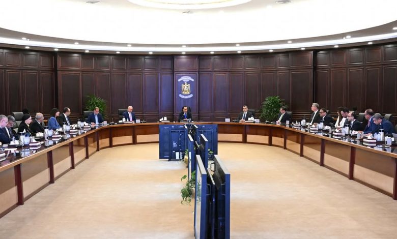 مدبولي يتابع جهود توفير المنتجات البترولية لقطاعي الصناعة والزراعة والقطاعات التنموية المختلفة