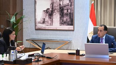 رئيس الوزراء يستعرض مع وزيرة التخطيط جهود حوكمة الاستثمارات العامة في العام المالي 2024 – 2025