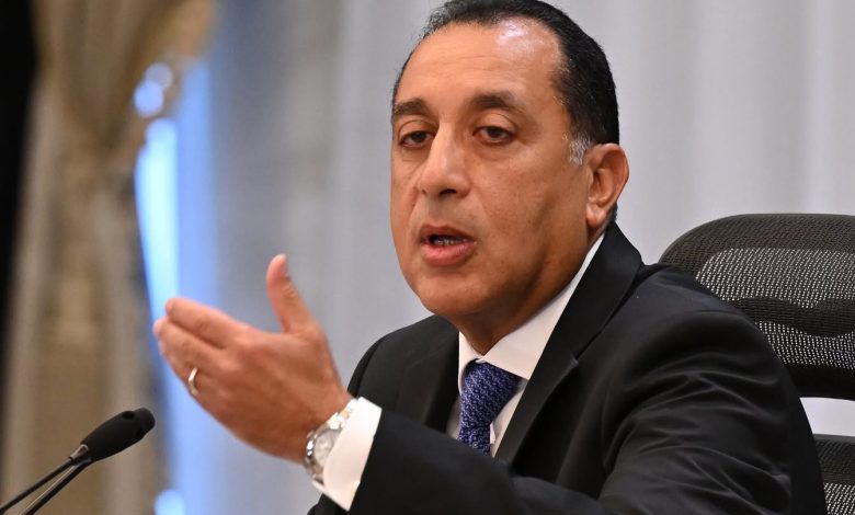 رئيس الوزراء يجيب عن السؤال المهم: متى يشعر المواطن بالتحسن.. ومتى يجني ثمار المؤشرات التي تنشرها الحكومة؟!