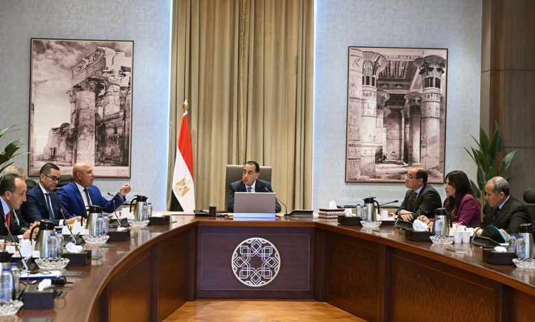 مدبولي يتابع الموقف التنفيذي لمشروعات "القطار الكهربائي السريع" و"المونوريل"