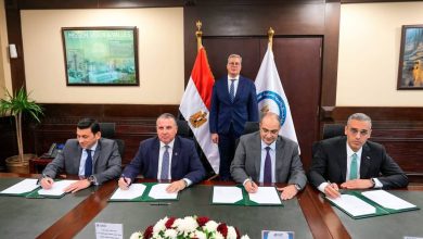 وزير البترول يشهد توقيع عقد تمويل مجمع إنتاج السيليكون المعدني في العلمين الجديدة