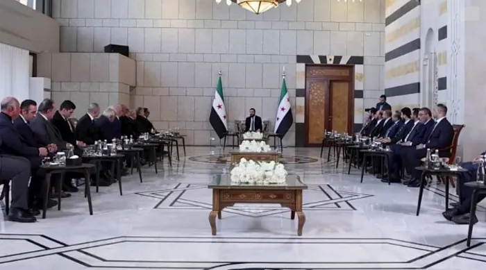 خلال وفداً من "اتحاد الغرف التجارية".. الشرع: الشركات المصرية لها أولوية للمساهمة في إعادة إعمار سوريا
