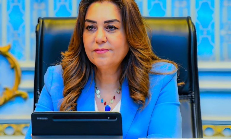 للقيام بأعمال الرفع المساحي لطلبات المواطنين خلال ٧٢ ساعة.. توقيع عقود بين "هيئة المساحة" و"مراكز شبكات المرافق" في ١٠ محافظات تنفيذاً لقانون تقنين أوضاع اليد
