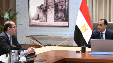 رئيس الوزراء يستعرض مع وزير المالية أبرز النشاطات واللقاءات في اجتماعات صندوق النقد والبنك الدوليين بواشنطن