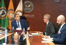 رئيس هيئة الرقابة المالية في لقاء مع وفد أمريكي: آليات جديدة لجذب المستثمرين الأجانب وتنشيط أسواق رأس المال