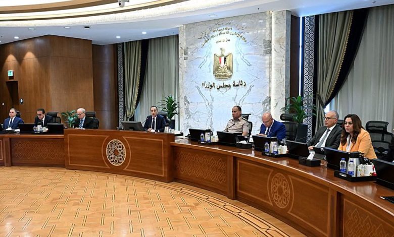 خلال الاجتماع الأسبوعي لمجلس الوزراء.. وزير الكهرباء يعلن تحويل 1.1 مليون "عداد كودي" لـ"عدادات قانونية"