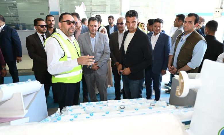 وزير الصناعة يتفقد مجمع مصانع لإنتاج الأسمدة ومصنعين للفلاتر الميكرونية والغزل والنسيج في المنطقة الحرة العامة بدمياط