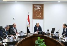 رئيس الوزراء يستعرض عددا من المقترحات لتطوير أداء البورصة المصرية