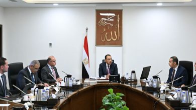 رئيس الوزراء يستعرض عددا من المقترحات لتطوير أداء البورصة المصرية