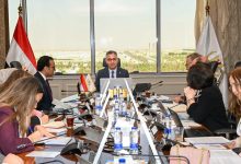 وزير التموين يبحث مع وفد بنك الاستثمار الأوروبي تعزيز التعاون ومشروعات الأمن الغذائي