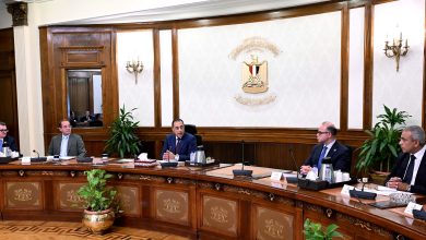 رئيس الوزراء يناقش عددًا من محاور العمل الاقتصادية للفترة المقبلة