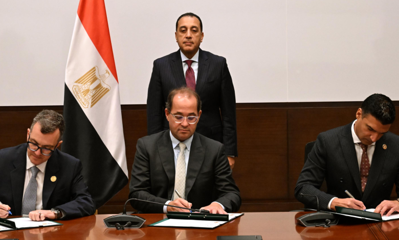 مدبولي يشهد توقيع اتفاقية تسوية "المديونية التاريخية" المستحقة لبنك الاستثمار القومي لدى الهيئة العامة لتنفيذ المشروعات الصناعية والتعدينية البالغة 102.75 مليار جنيه