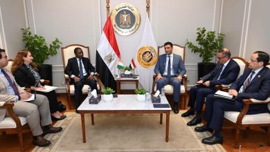 وزير الصناعة يبحث مع سفير كوت ديفوار سبل تعزيز التعاون الصناعي بين البلدين وزيادة الاستثمارات الصناعية المشتركة