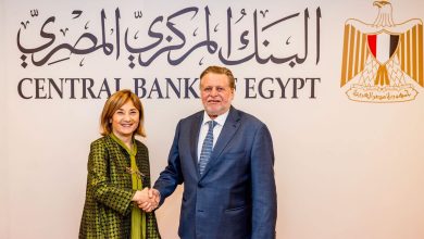 محافظ البنك المركزي المصري يلتقي نائب رئيس بنك الاستثمار الأوروبي